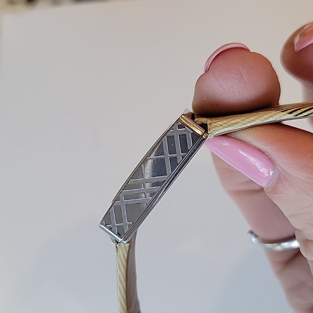 Burberry watch - Picture 9 of 10